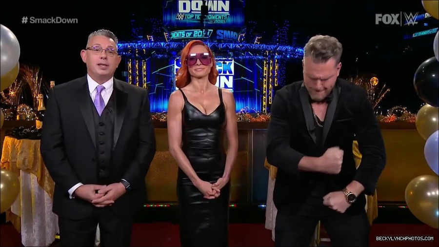 WWE_Friday_Night_SmackDown_2021_12_31_WWE_s_Top_Ten_Moments_Of_2021_720p_HDTV_x264-NWCHD_mp4_001152919.jpg