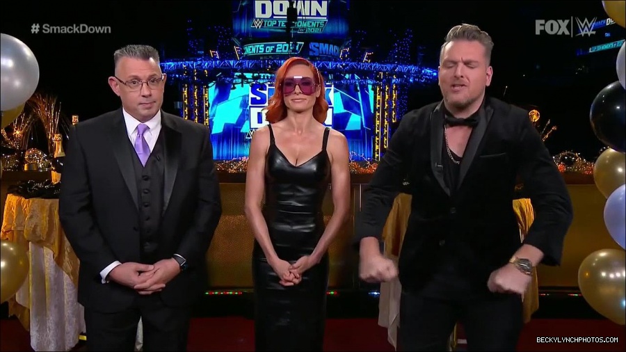 WWE_Friday_Night_SmackDown_2021_12_31_WWE_s_Top_Ten_Moments_Of_2021_720p_HDTV_x264-NWCHD_mp4_001154521.jpg