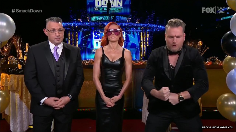 WWE_Friday_Night_SmackDown_2021_12_31_WWE_s_Top_Ten_Moments_Of_2021_720p_HDTV_x264-NWCHD_mp4_001155322.jpg