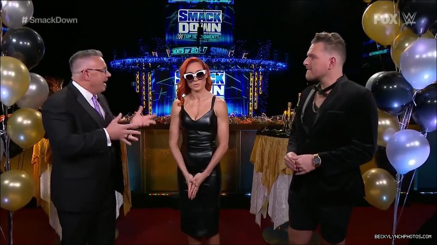 WWE_Friday_Night_SmackDown_2021_12_31_WWE_s_Top_Ten_Moments_Of_2021_720p_HDTV_x264-NWCHD_mp4_001478111.jpg