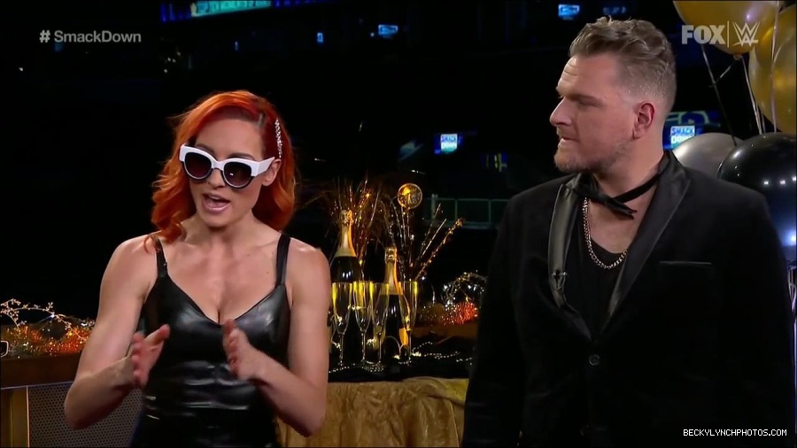 WWE_Friday_Night_SmackDown_2021_12_31_WWE_s_Top_Ten_Moments_Of_2021_720p_HDTV_x264-NWCHD_mp4_001481314.jpg