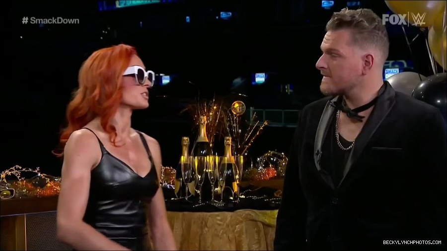 WWE_Friday_Night_SmackDown_2021_12_31_WWE_s_Top_Ten_Moments_Of_2021_720p_HDTV_x264-NWCHD_mp4_001488121.jpg