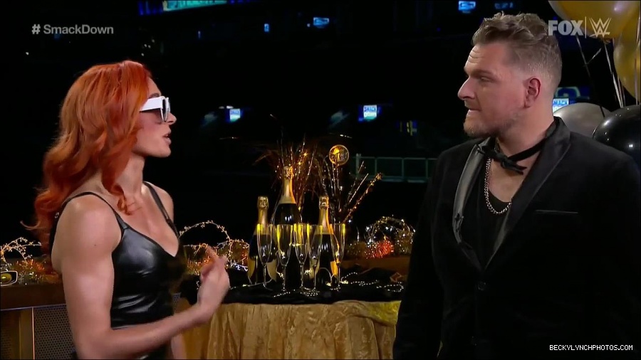 WWE_Friday_Night_SmackDown_2021_12_31_WWE_s_Top_Ten_Moments_Of_2021_720p_HDTV_x264-NWCHD_mp4_001488521.jpg