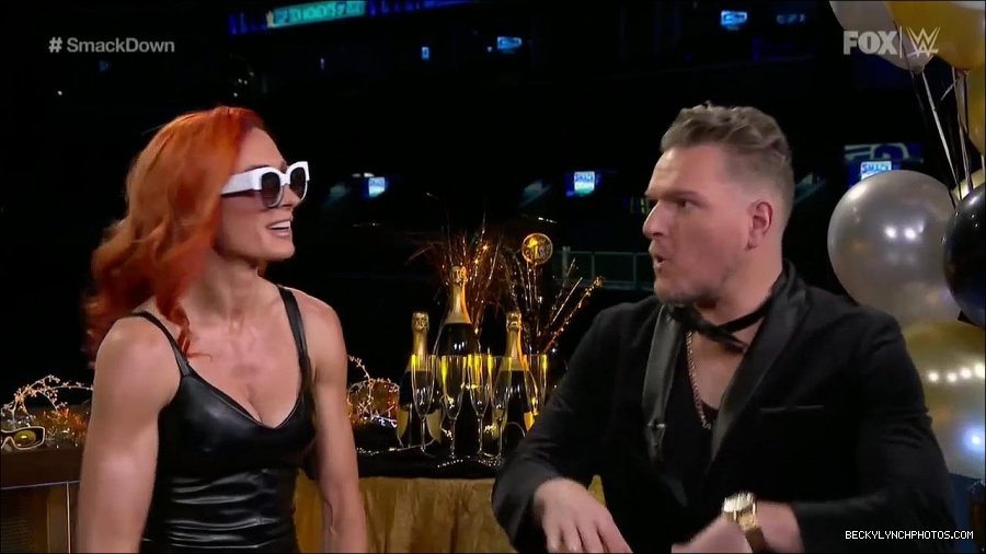 WWE_Friday_Night_SmackDown_2021_12_31_WWE_s_Top_Ten_Moments_Of_2021_720p_HDTV_x264-NWCHD_mp4_001491725.jpg