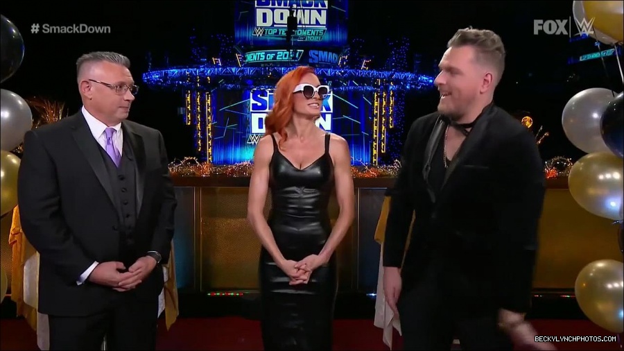 WWE_Friday_Night_SmackDown_2021_12_31_WWE_s_Top_Ten_Moments_Of_2021_720p_HDTV_x264-NWCHD_mp4_001492525.jpg