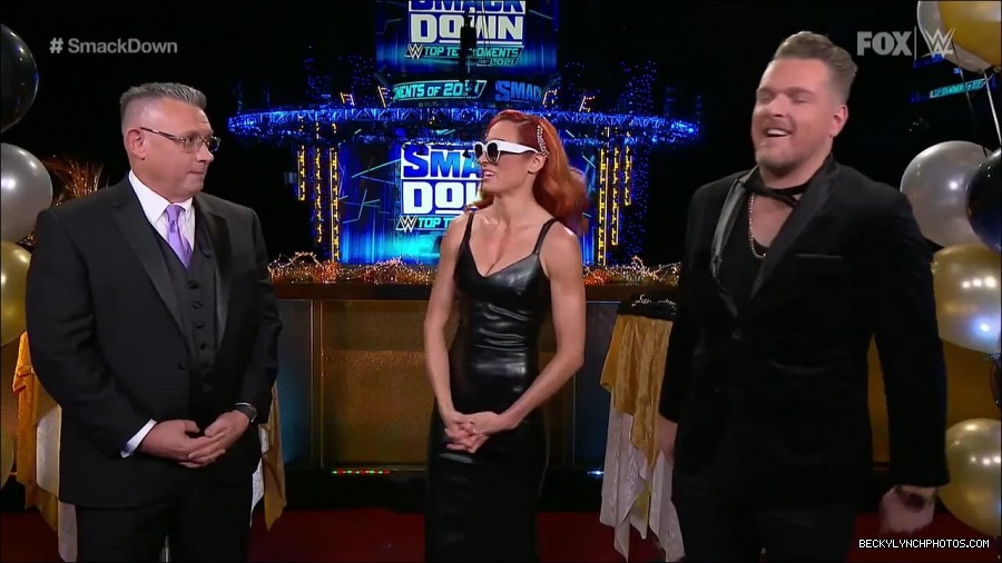 WWE_Friday_Night_SmackDown_2021_12_31_WWE_s_Top_Ten_Moments_Of_2021_720p_HDTV_x264-NWCHD_mp4_001492926.jpg
