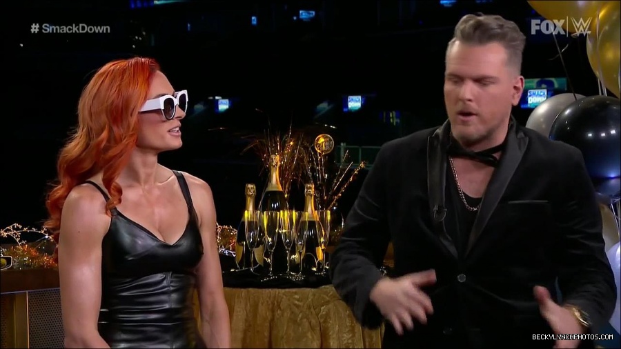 WWE_Friday_Night_SmackDown_2021_12_31_WWE_s_Top_Ten_Moments_Of_2021_720p_HDTV_x264-NWCHD_mp4_001498932.jpg