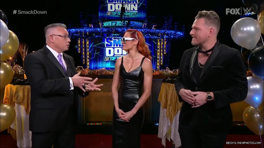 WWE_Friday_Night_SmackDown_2021_12_31_WWE_s_Top_Ten_Moments_Of_2021_720p_HDTV_x264-NWCHD_mp4_001507741.jpg