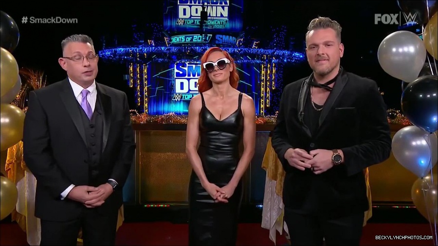WWE_Friday_Night_SmackDown_2021_12_31_WWE_s_Top_Ten_Moments_Of_2021_720p_HDTV_x264-NWCHD_mp4_001512145.jpg