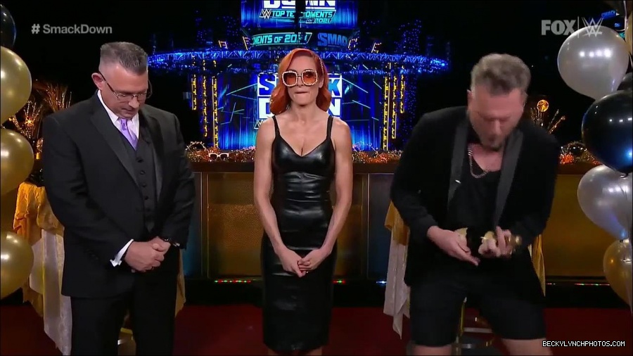 WWE_Friday_Night_SmackDown_2021_12_31_WWE_s_Top_Ten_Moments_Of_2021_720p_HDTV_x264-NWCHD_mp4_001812713.jpg