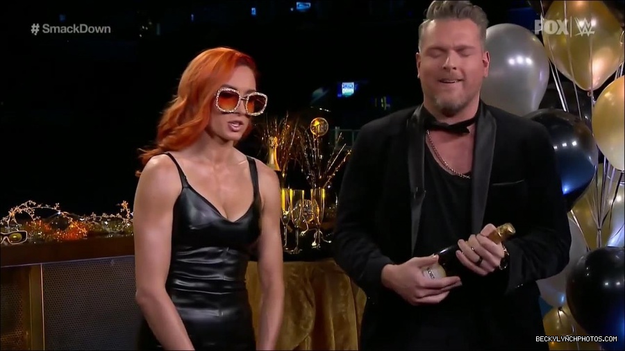 WWE_Friday_Night_SmackDown_2021_12_31_WWE_s_Top_Ten_Moments_Of_2021_720p_HDTV_x264-NWCHD_mp4_001815916.jpg