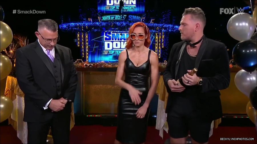 WWE_Friday_Night_SmackDown_2021_12_31_WWE_s_Top_Ten_Moments_Of_2021_720p_HDTV_x264-NWCHD_mp4_001817918.jpg