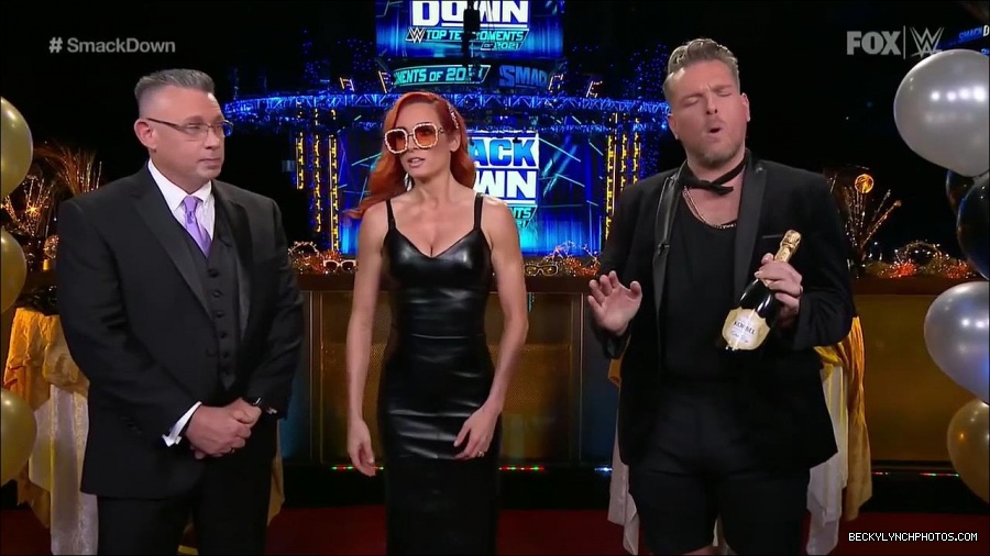 WWE_Friday_Night_SmackDown_2021_12_31_WWE_s_Top_Ten_Moments_Of_2021_720p_HDTV_x264-NWCHD_mp4_001828328.jpg