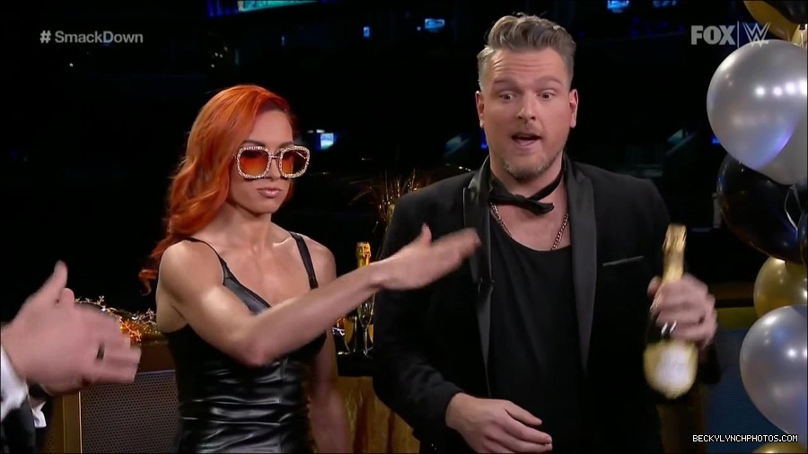WWE_Friday_Night_SmackDown_2021_12_31_WWE_s_Top_Ten_Moments_Of_2021_720p_HDTV_x264-NWCHD_mp4_001845946.jpg