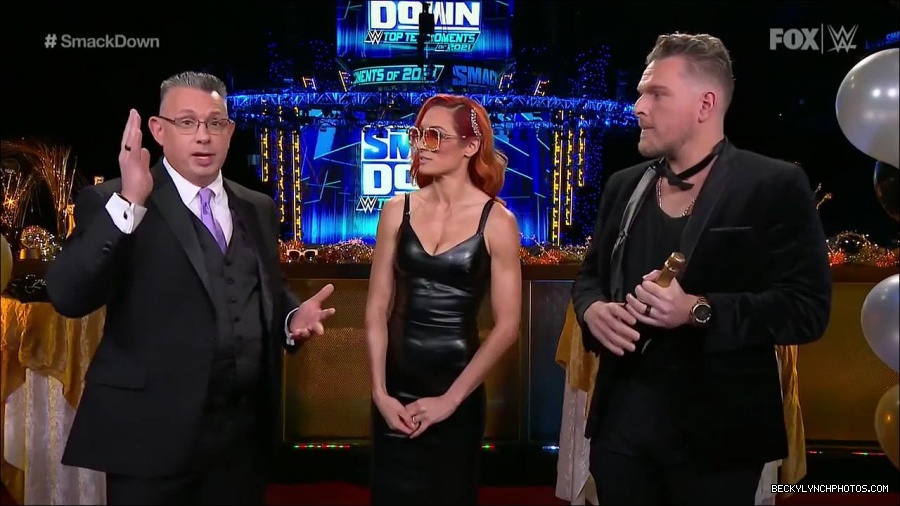 WWE_Friday_Night_SmackDown_2021_12_31_WWE_s_Top_Ten_Moments_Of_2021_720p_HDTV_x264-NWCHD_mp4_001849149.jpg