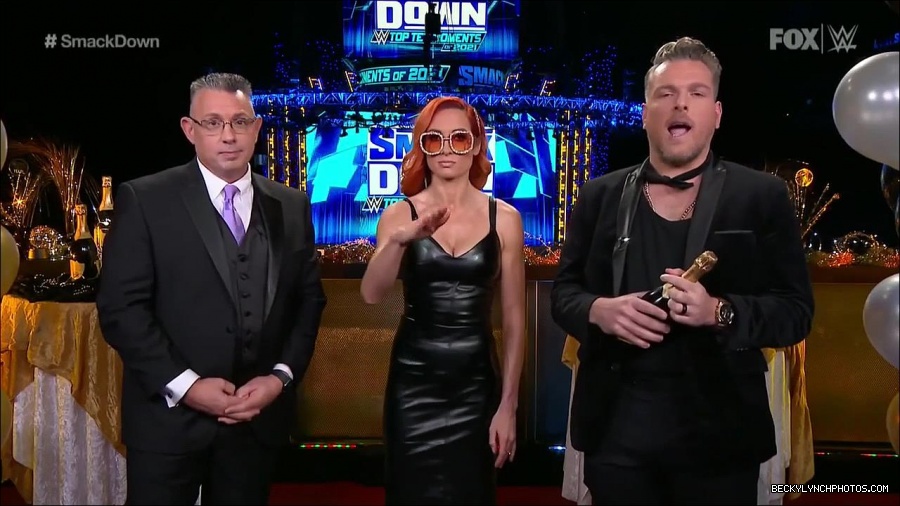 WWE_Friday_Night_SmackDown_2021_12_31_WWE_s_Top_Ten_Moments_Of_2021_720p_HDTV_x264-NWCHD_mp4_001854354.jpg