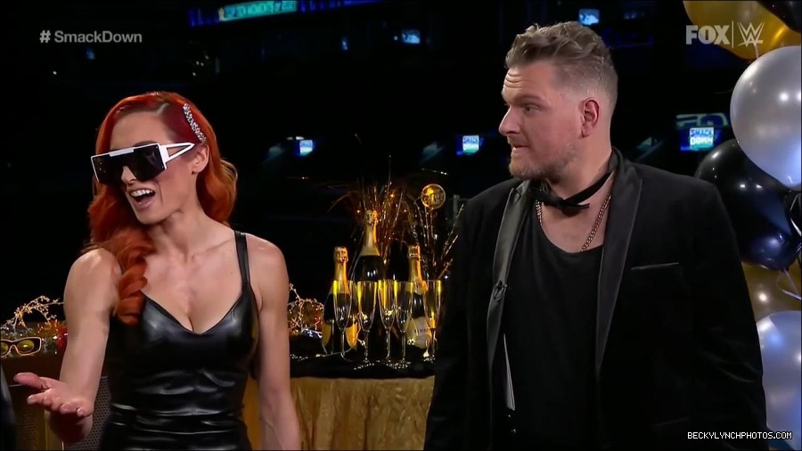 WWE_Friday_Night_SmackDown_2021_12_31_WWE_s_Top_Ten_Moments_Of_2021_720p_HDTV_x264-NWCHD_mp4_003127028.jpg