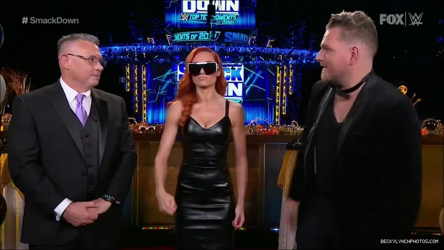 WWE_Friday_Night_SmackDown_2021_12_31_WWE_s_Top_Ten_Moments_Of_2021_720p_HDTV_x264-NWCHD_mp4_003152253.jpg