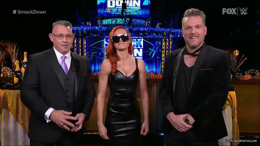 WWE_Friday_Night_SmackDown_2021_12_31_WWE_s_Top_Ten_Moments_Of_2021_720p_HDTV_x264-NWCHD_mp4_003159860.jpg