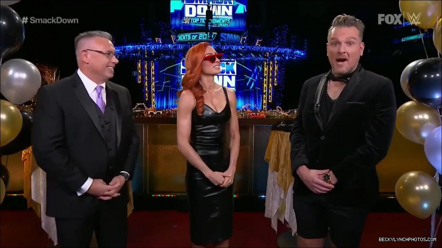 WWE_Friday_Night_SmackDown_2021_12_31_WWE_s_Top_Ten_Moments_Of_2021_720p_HDTV_x264-NWCHD_mp4_003918185.jpg