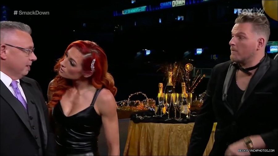 WWE_Friday_Night_SmackDown_2021_12_31_WWE_s_Top_Ten_Moments_Of_2021_720p_HDTV_x264-NWCHD_mp4_004311445.jpg