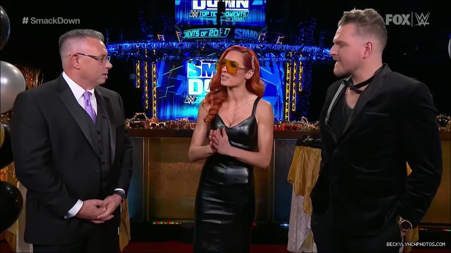 WWE_Friday_Night_SmackDown_2021_12_31_WWE_s_Top_Ten_Moments_Of_2021_720p_HDTV_x264-NWCHD_mp4_004458659.jpg