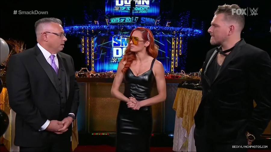 WWE_Friday_Night_SmackDown_2021_12_31_WWE_s_Top_Ten_Moments_Of_2021_720p_HDTV_x264-NWCHD_mp4_004461862.jpg