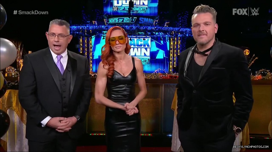 WWE_Friday_Night_SmackDown_2021_12_31_WWE_s_Top_Ten_Moments_Of_2021_720p_HDTV_x264-NWCHD_mp4_004464265.jpg