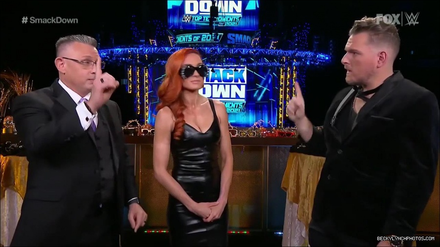 WWE_Friday_Night_SmackDown_2021_12_31_WWE_s_Top_Ten_Moments_Of_2021_720p_HDTV_x264-NWCHD_mp4_004688023.jpg