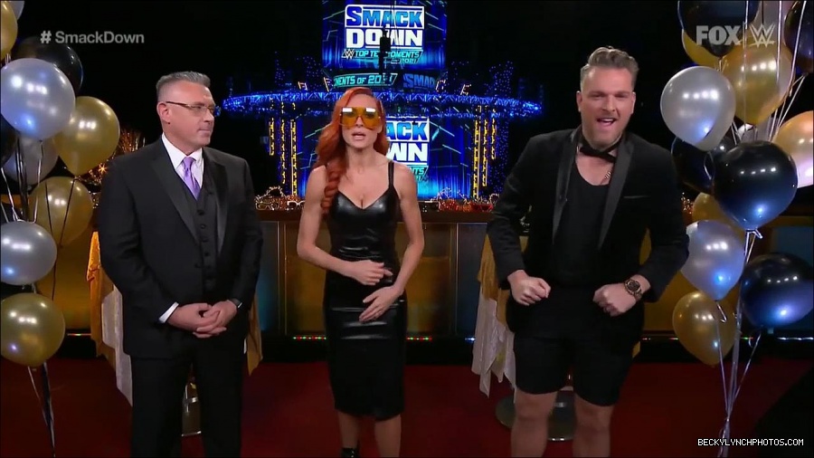 WWE_Friday_Night_SmackDown_2021_12_31_WWE_s_Top_Ten_Moments_Of_2021_720p_HDTV_x264-NWCHD_mp4_005253754.jpg