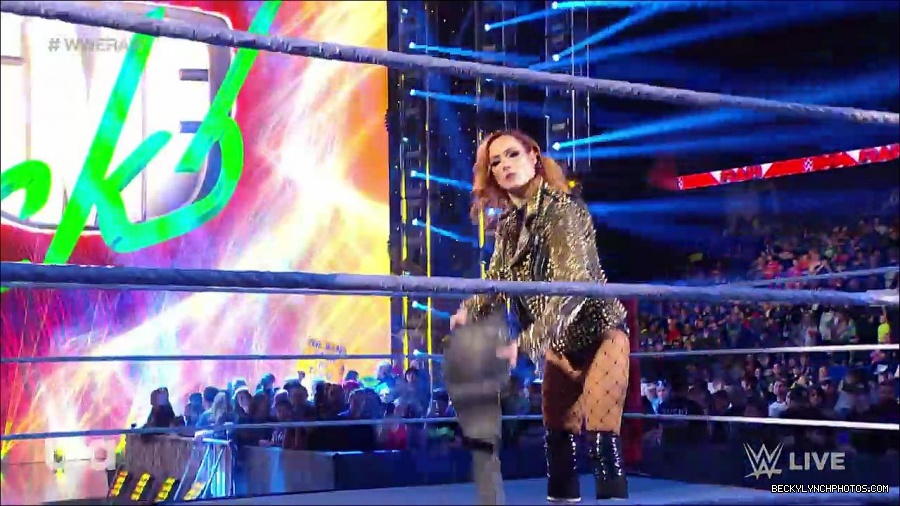 WWE_RAW_17th_Jan_2022_720p_WEBRip_h264-TJ_mp4_000144060.jpg