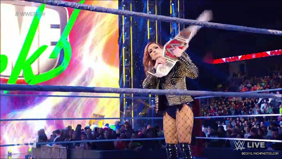 WWE_RAW_17th_Jan_2022_720p_WEBRip_h264-TJ_mp4_000144460.jpg