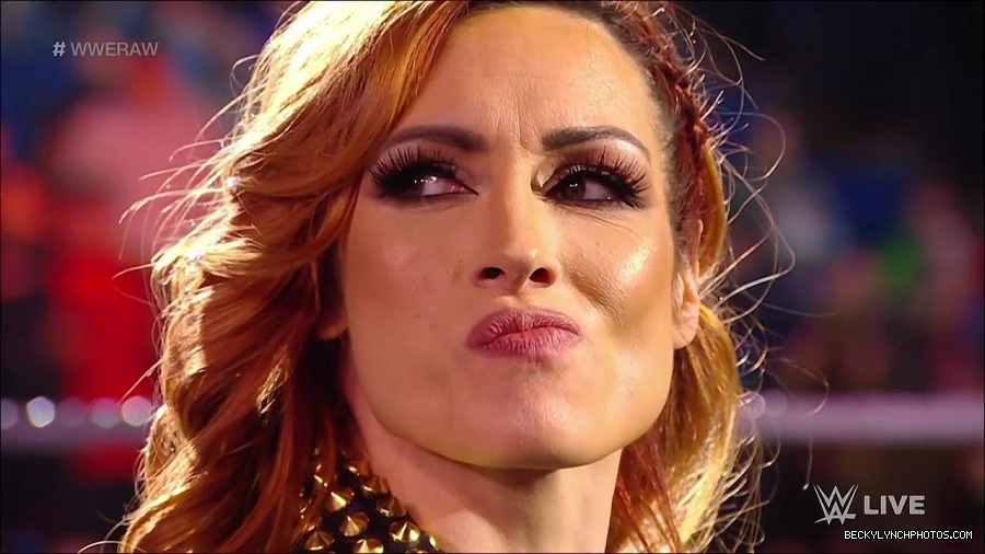 WWE_RAW_17th_Jan_2022_720p_WEBRip_h264-TJ_mp4_000202518.jpg
