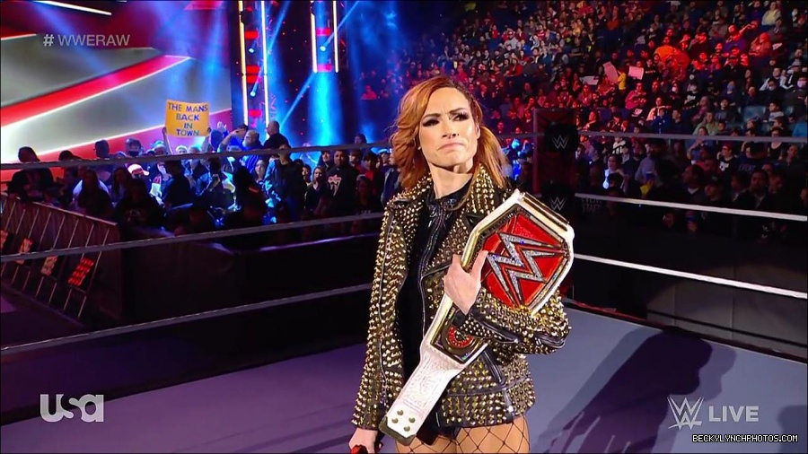 WWE_RAW_17th_Jan_2022_720p_WEBRip_h264-TJ_mp4_000205722.jpg