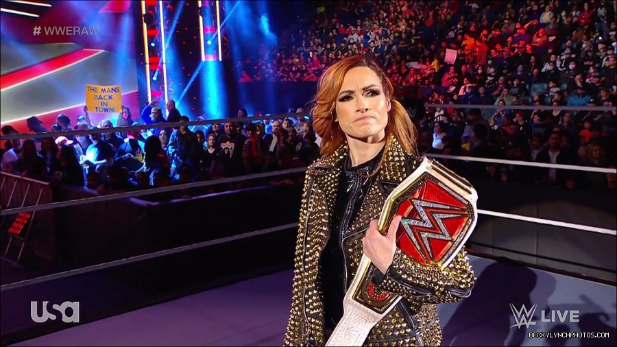 WWE_RAW_17th_Jan_2022_720p_WEBRip_h264-TJ_mp4_000206923.jpg