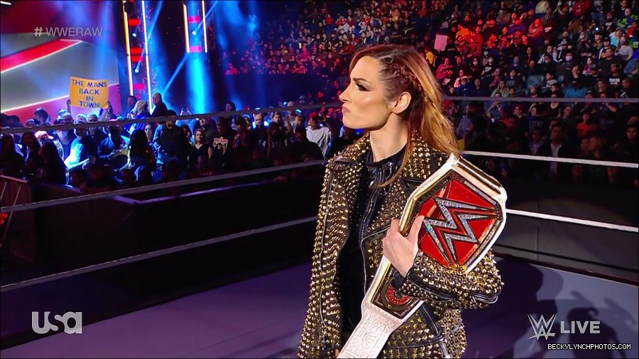 WWE_RAW_17th_Jan_2022_720p_WEBRip_h264-TJ_mp4_000207724.jpg