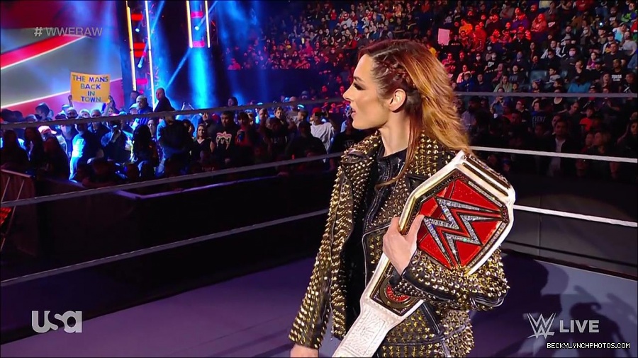 WWE_RAW_17th_Jan_2022_720p_WEBRip_h264-TJ_mp4_000208124.jpg