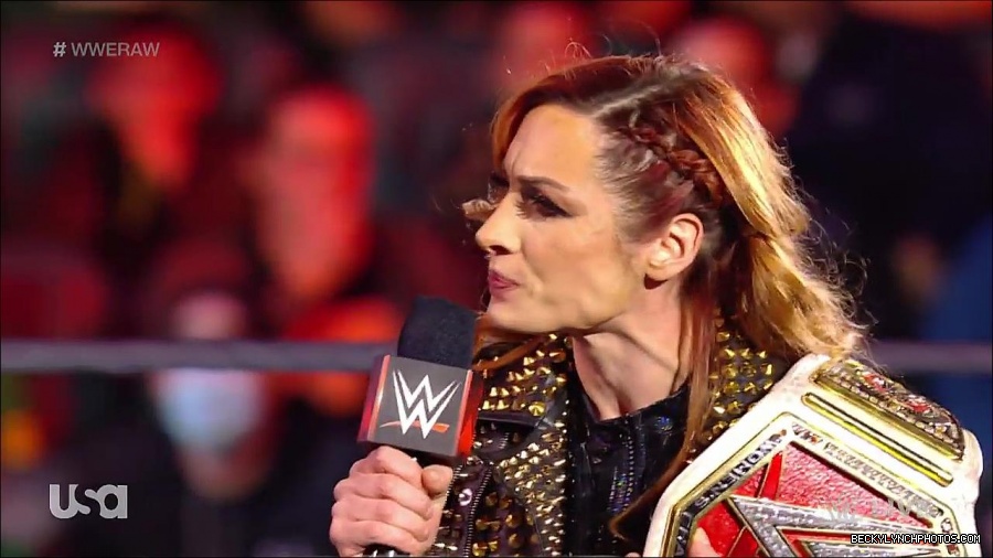 WWE_RAW_17th_Jan_2022_720p_WEBRip_h264-TJ_mp4_000242558.jpg