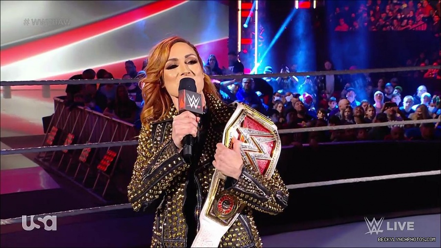 WWE_RAW_17th_Jan_2022_720p_WEBRip_h264-TJ_mp4_000246963.jpg