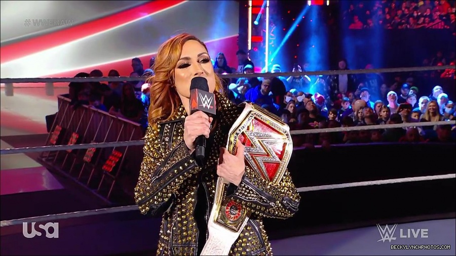 WWE_RAW_17th_Jan_2022_720p_WEBRip_h264-TJ_mp4_000247764.jpg