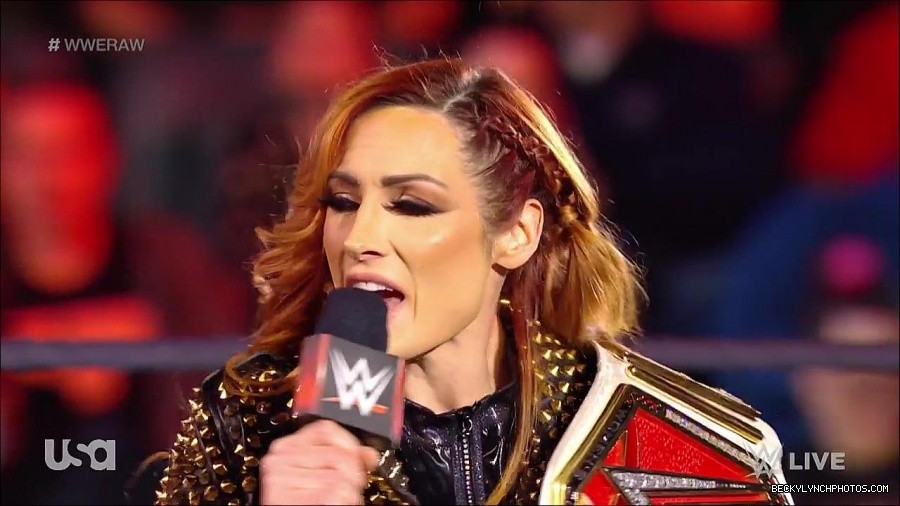 WWE_RAW_17th_Jan_2022_720p_WEBRip_h264-TJ_mp4_000255371.jpg