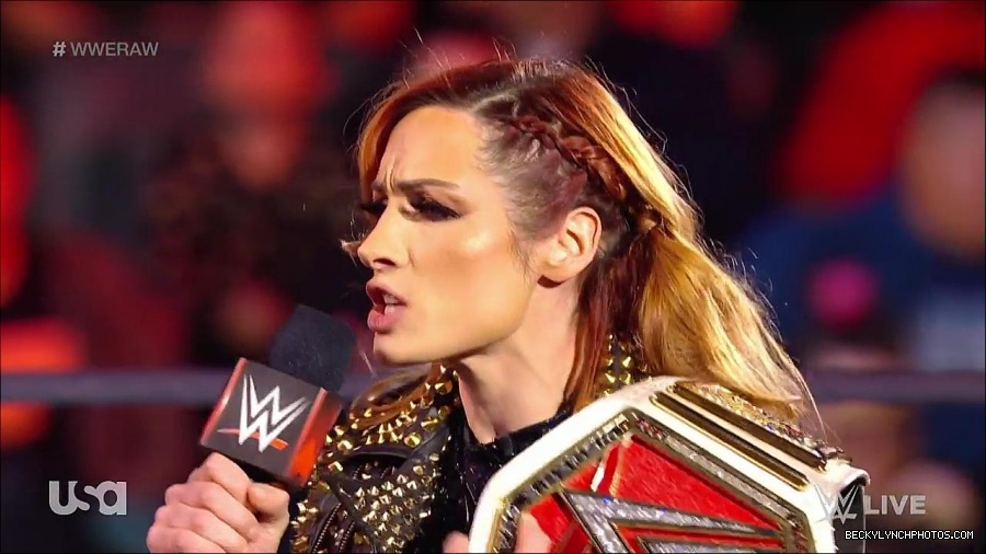 WWE_RAW_17th_Jan_2022_720p_WEBRip_h264-TJ_mp4_000255772.jpg