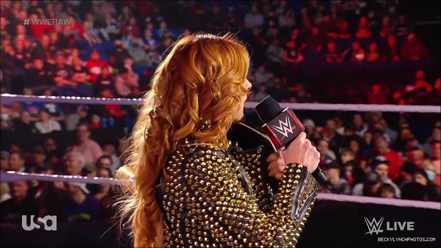 WWE_RAW_17th_Jan_2022_720p_WEBRip_h264-TJ_mp4_000266582.jpg