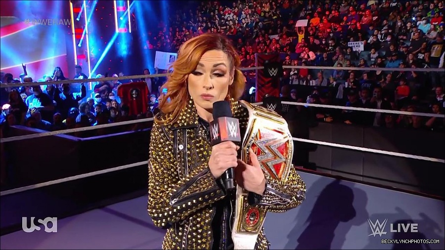 WWE_RAW_17th_Jan_2022_720p_WEBRip_h264-TJ_mp4_000268985.jpg