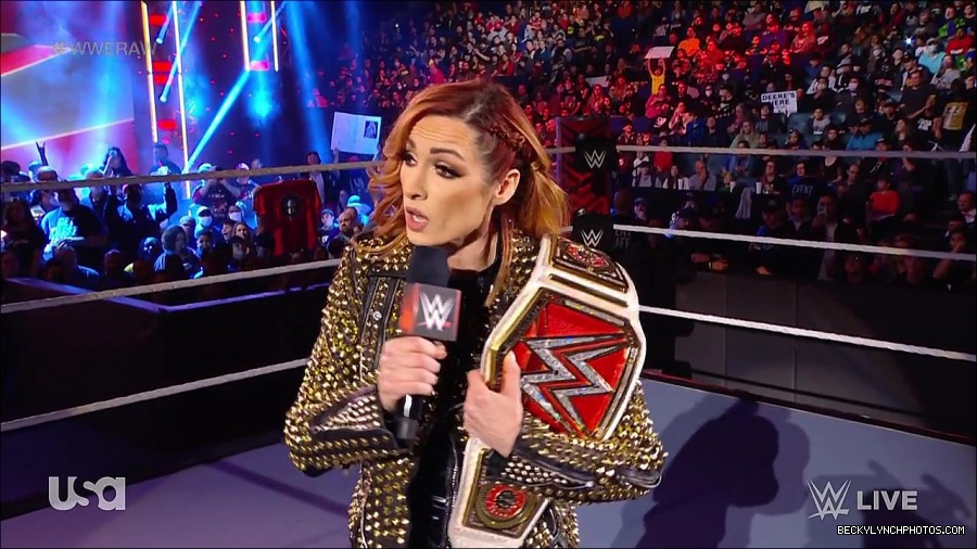 WWE_RAW_17th_Jan_2022_720p_WEBRip_h264-TJ_mp4_000269385.jpg