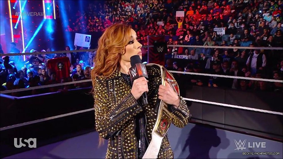WWE_RAW_17th_Jan_2022_720p_WEBRip_h264-TJ_mp4_000272188.jpg