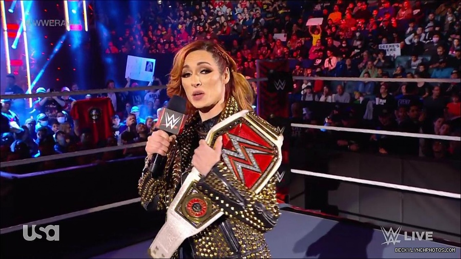 WWE_RAW_17th_Jan_2022_720p_WEBRip_h264-TJ_mp4_000274991.jpg