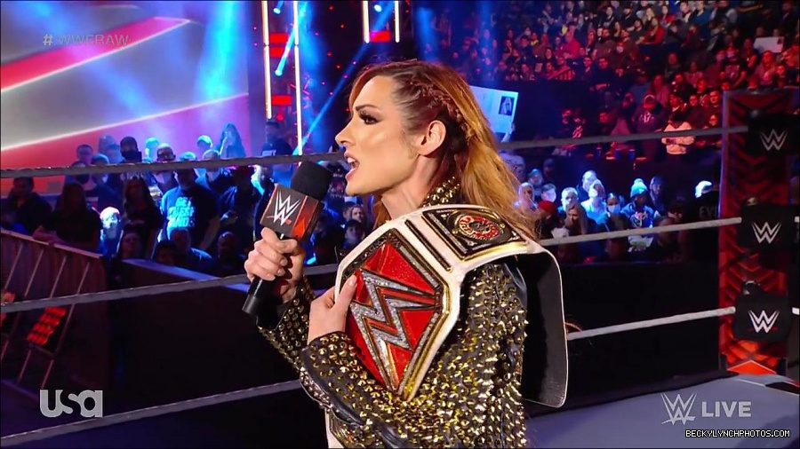 WWE_RAW_17th_Jan_2022_720p_WEBRip_h264-TJ_mp4_000278194.jpg