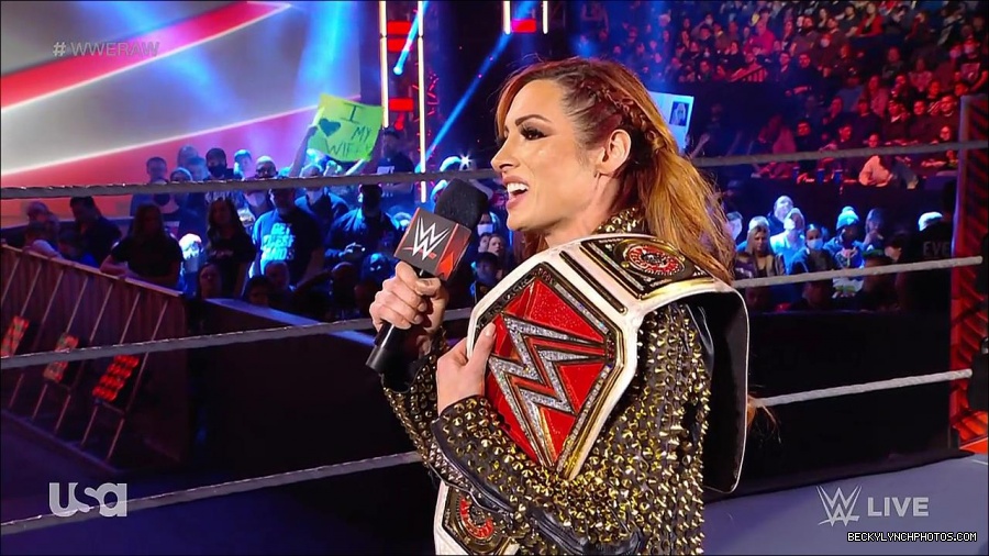 WWE_RAW_17th_Jan_2022_720p_WEBRip_h264-TJ_mp4_000280196.jpg