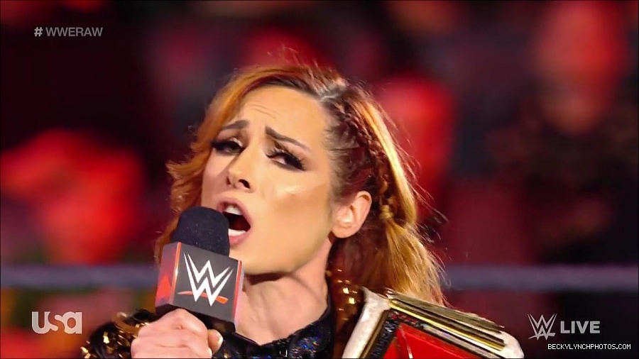 WWE_RAW_17th_Jan_2022_720p_WEBRip_h264-TJ_mp4_000287003.jpg